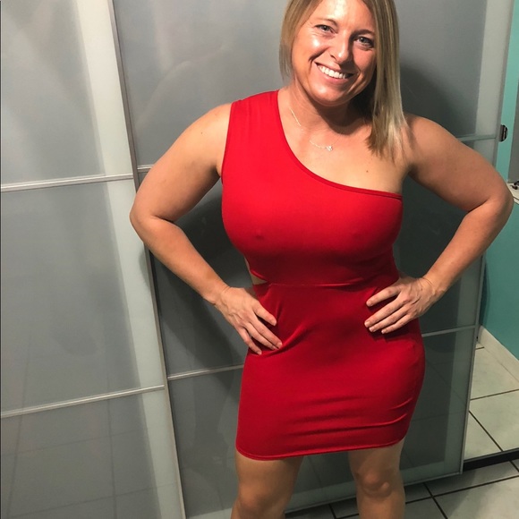 Hello everyone, please check out my closet - Picture 6 of 6